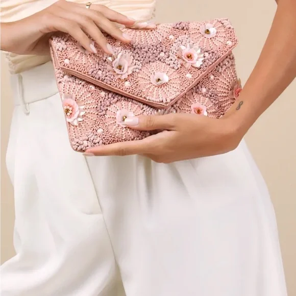 Lulu's Blush Pink Floral Clutch - Picture 2 of 8